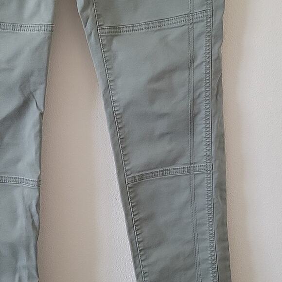 Chico's Utility Green Brooke Seamed Regular Slim Leg Twill Pants Size 8 - Picture 3 of 7